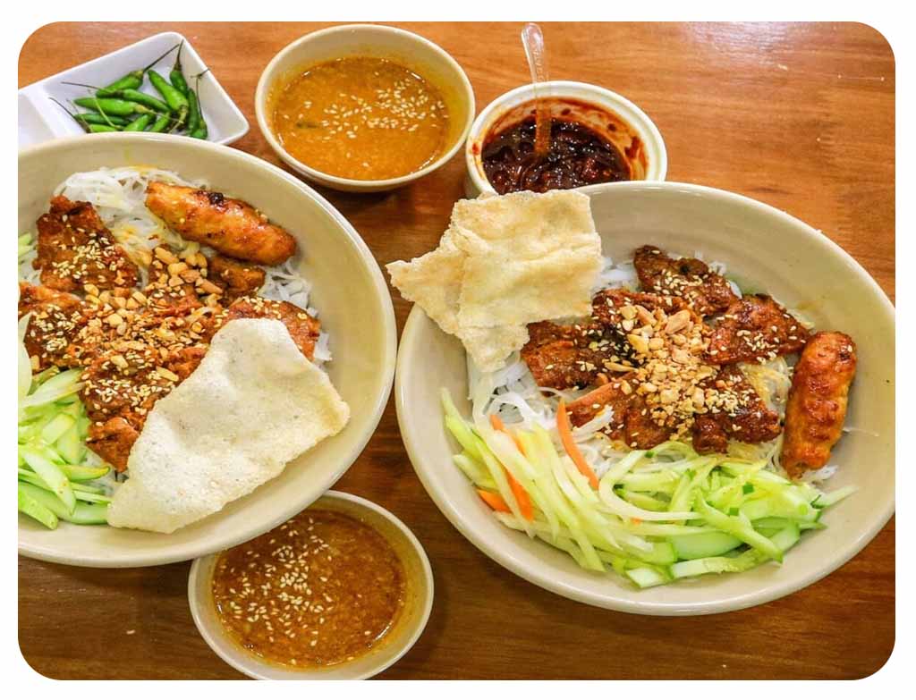 Bun Thit Nuong Saigon - A Must-Try Vietnamese Delight! 🥢